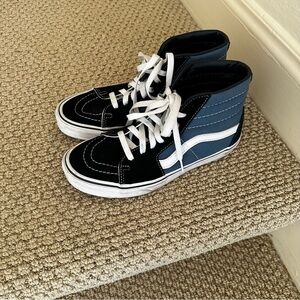 Vans Classic Sk8 Hi Skate Shoes High-Top Sneakers with Iconic Stripe